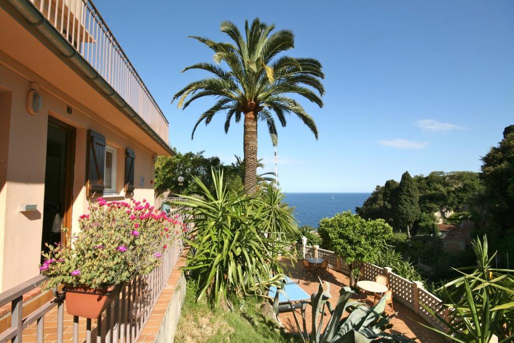 אזה Auberge De L'Europe מראה חיצוני תמונה