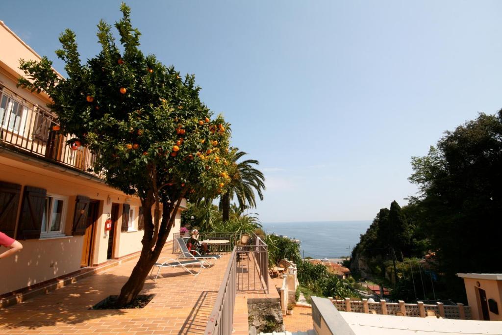 אזה Auberge De L'Europe מראה חיצוני תמונה